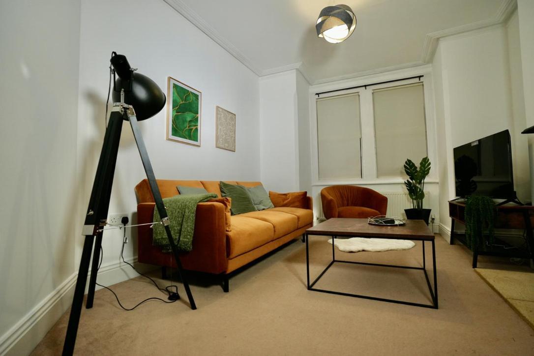 Spacious Two-Bedrooms House, Private Parking, Contractors, Relocators Oxford Exteriör bild