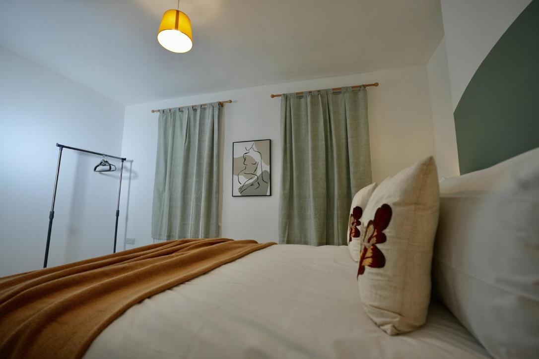 Spacious Two-Bedrooms House, Private Parking, Contractors, Relocators Oxford Exteriör bild