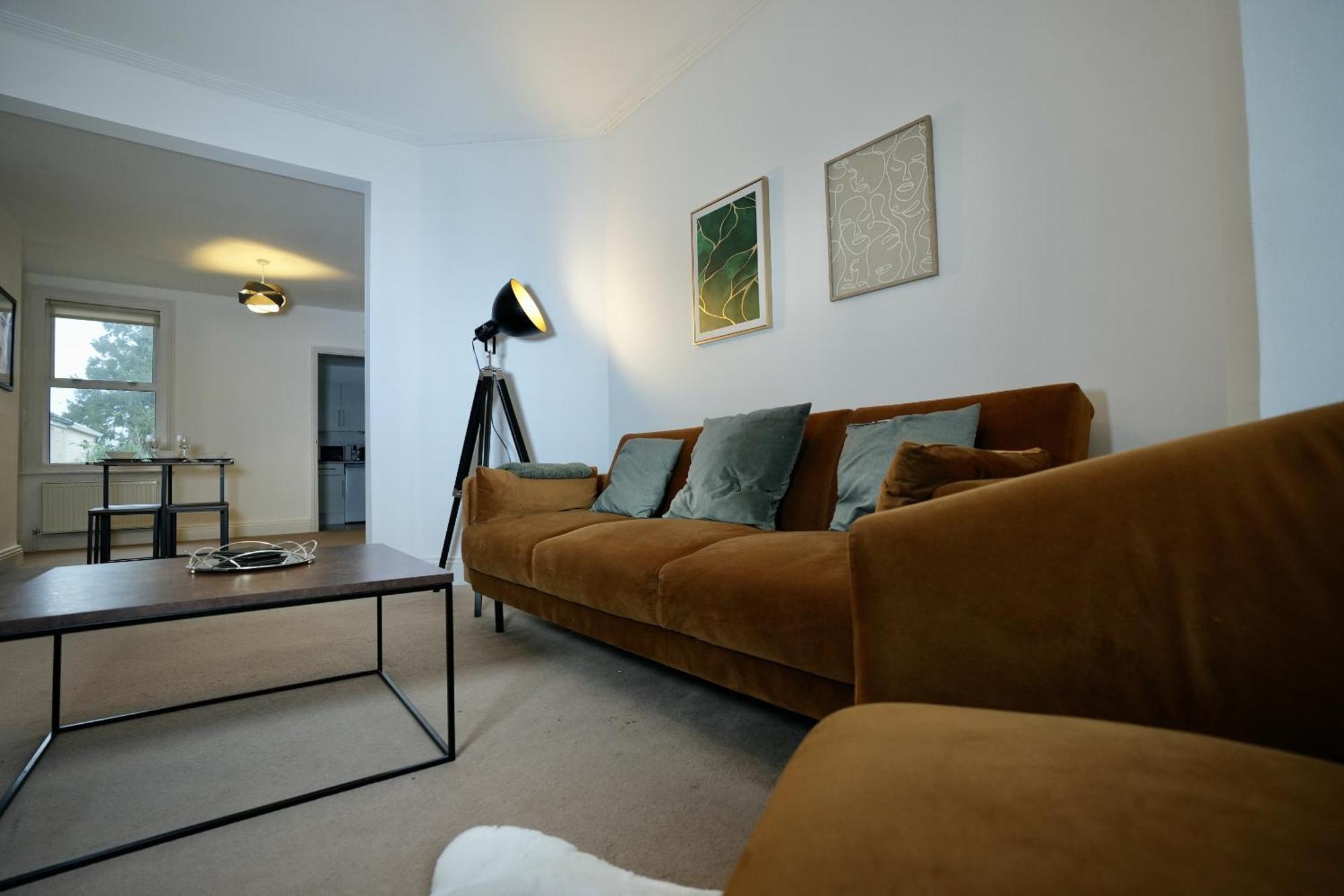 Spacious Two-Bedrooms House, Private Parking, Contractors, Relocators Oxford Exteriör bild