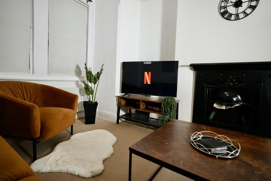 Spacious Two-Bedrooms House, Private Parking, Contractors, Relocators Oxford Exteriör bild